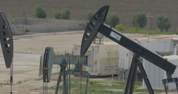 4k, Oilpumps в Сицилии, Италия — стоковое видео