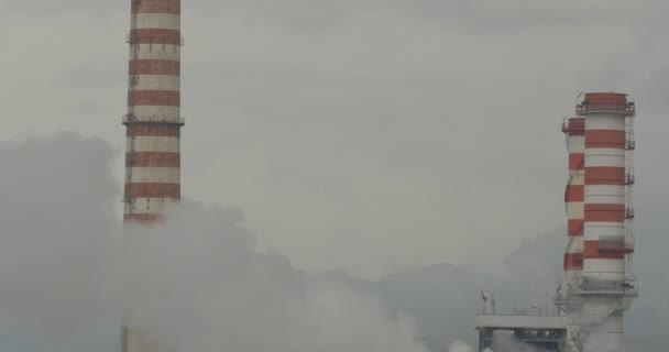 4k, umweltverschmutzende Fabrik überall in Sizilien — Stockvideo