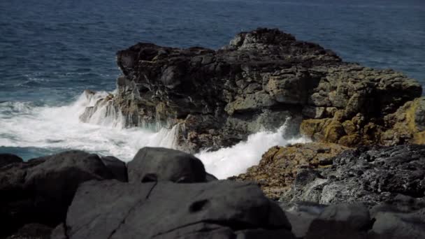 Mauritiusi sziklák és sziklák, lassú mozgás — Stock videók