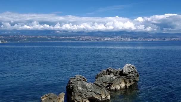 Vackra pan längs Rijeka, Kroatien — Stockvideo