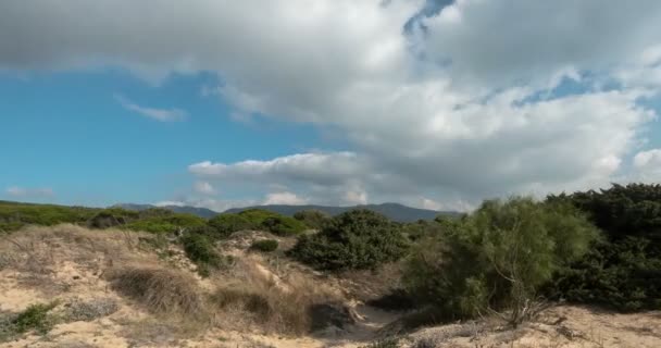 Panning του χρονική σύννεφα στο Tarifa beach, Ανδαλουσία, Ισπανία — Αρχείο Βίντεο