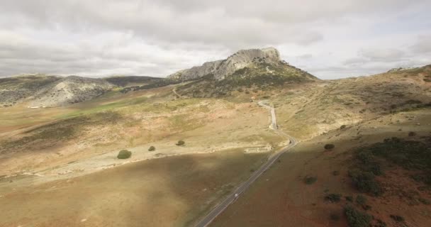 4K Aerial, survol d'un terrain plat, Sierra De Las Nieves, Andalousie, Espagne — Video