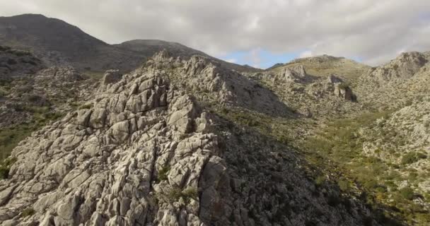 4K Vol aérien au-dessus d'un vert déposé en Andalousie, Espagne — Video