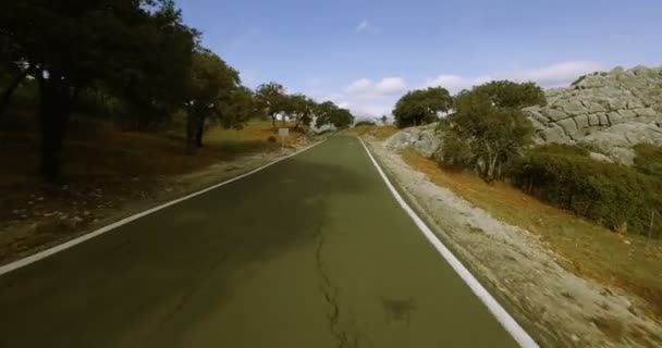 4К Воздушный полет вблизи гор и вдоль горных хребтов в Андалусии — стоковое видео