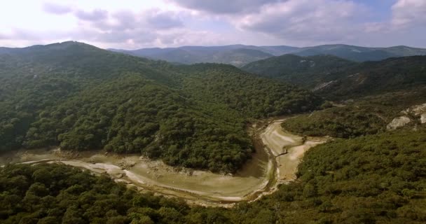 Εναέρια 4K, πτήσεις πάνω από τη λίμνη φράγμα στην Ισπανία, Ταριχία ντε Γκουαδαρράνκ, Ανδαλουσία — Αρχείο Βίντεο