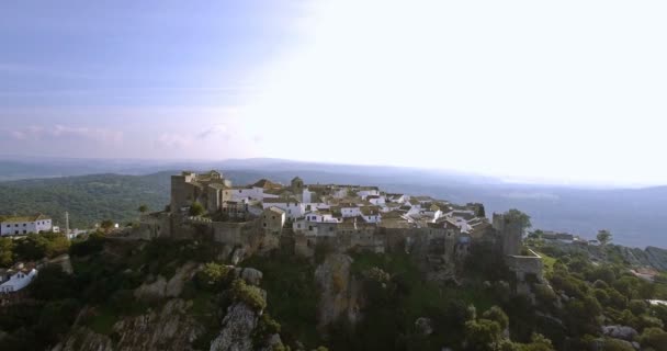 4k空中、美しいカスティージョ・デ・カステラー、アンダルシア、スペインに沿った飛行 — ストック動画