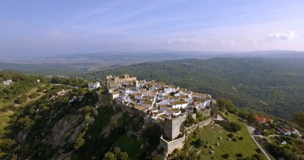 4K Aerial, Volo lungo il bellissimo Castillo de Castellar, Andalusia, Spagna — Video Stock