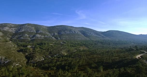 4k Aerial, İspanya'da bir dağ sırası nın güzel manzarası — Stok video