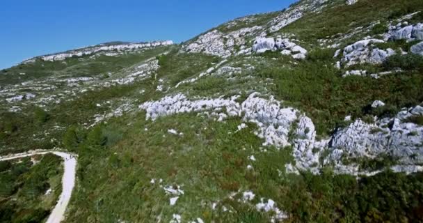 4k-antenne, prachtig uitzicht over een bergketen in Spanje — Stockvideo
