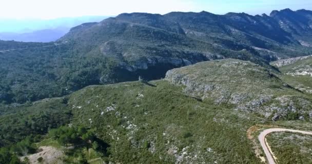 4k-antenne, prachtig uitzicht over een bergketen in Spanje — Stockvideo