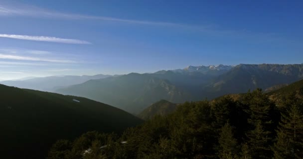 4K aerial, lot na 1774m, zdobywając góry Andory — Wideo stockowe