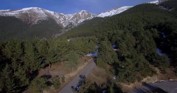 Aérea 4K, Vuelo a 1774m, capturando las montañas de Andorra — Vídeo de stock