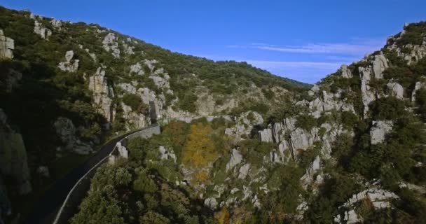 4K антена, політ уздовж ущелини у Франції — стокове відео