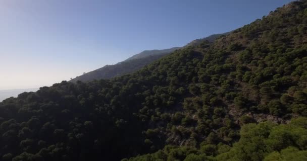 4k anteni, La Capellania, Endülüs, İspanya manzaralı dağlarda uçan — Stok video