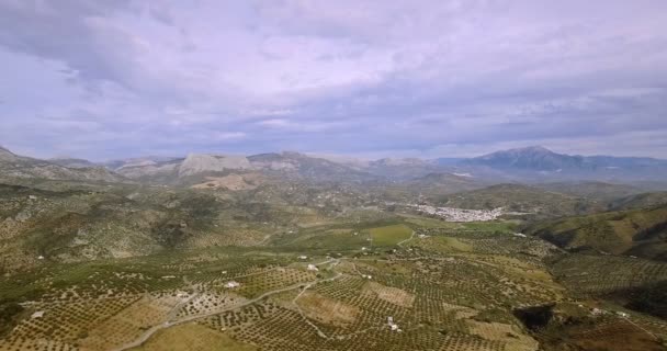 4K Aerial, Voo sobre os campos de Colmenar, Andaluzia, Espanha — Vídeo de Stock