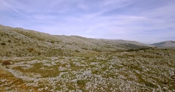 4K Aerial, Полет над каменистыми полями и равнинами, Андалусия, Испания — стоковое видео