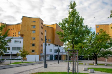 Berlin Filarmonisinin Mitte Berlin 'deki peyzaj cephesi