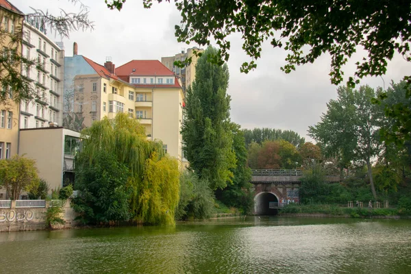 Zachód Słońca Krajobraz Przyrody Budynkami Lietzensee Charlottenburg Berlin — Zdjęcie stockowe