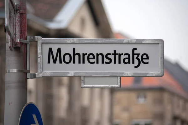 Mohrenstrasse Rasszista Utcatábla Mitte Berlinben — Stock Fotó