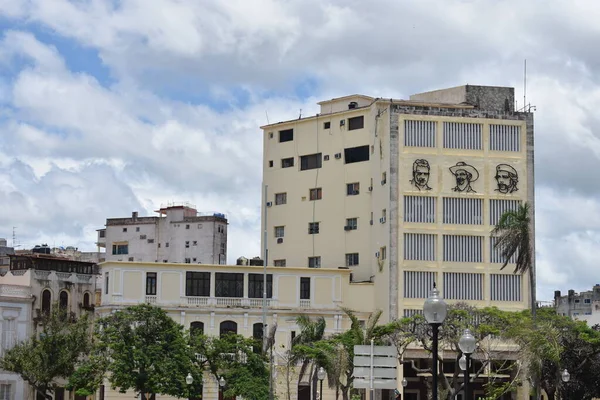 Tre Facce Cubane Sul Lato Edificio Avana Cuba — Foto Stock