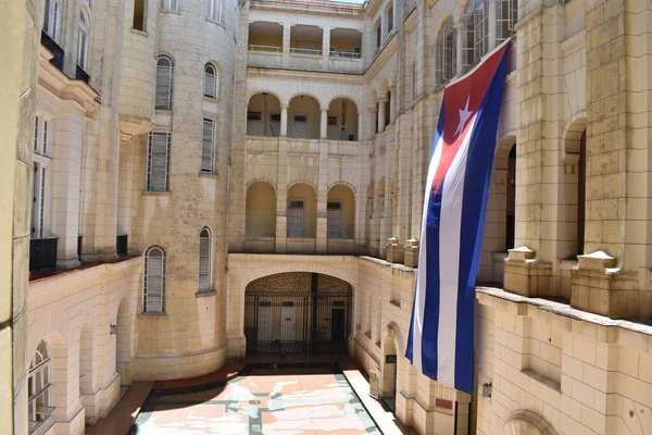 Bandeira Pendurada Exterior Museu Revolução Havana Cuba — Fotografia de Stock