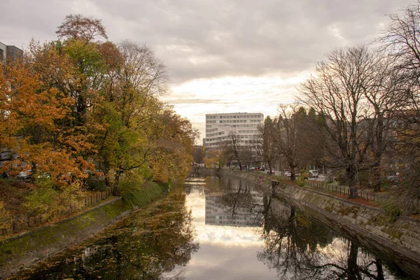 Krajobraz Mostu Nad Rzeką Sprewą Berlinie — Zdjęcie stockowe