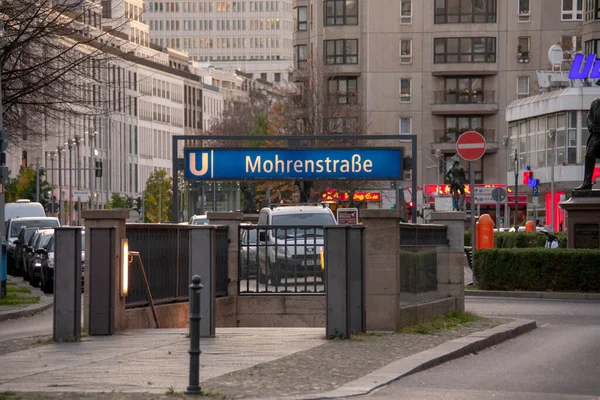 Mohrenstrasse Bahn Giriş Tabelası Mitte Berlin — Stok fotoğraf