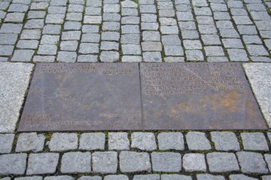 MItte Berlin 'deki Unter den Linden' da Bebelplatz 'da imza.