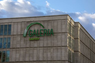 Berlin Galerisi Alexanderplatz MItte Berlin 'deki alışveriş merkezi manzarası