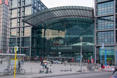 Mitte Berlin 'deki Hauptbahnhof' un manzarası