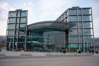 Mitte Berlin 'deki Hauptbahnhof' un manzarası