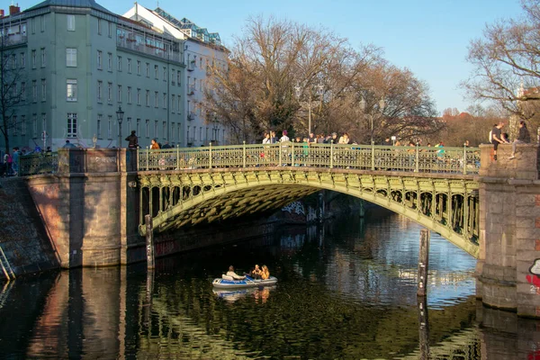 Blick Auf Die Admiralbrücke Der Spree Kreuzberg Berlin — Stockfoto