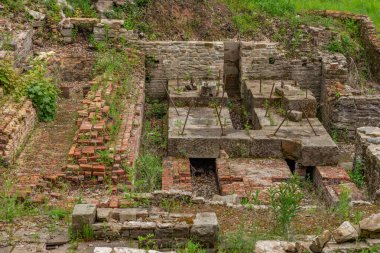 Marple, Cheshire, İngiltere 'deki Mellor Mill' in yapımcısı Samuel Oldknow 'a ait olan ve 1892' de yakılan Manor House 'un bir parçası. Siteyi kazma amaçlı bir proje 2009 yılında başladı.