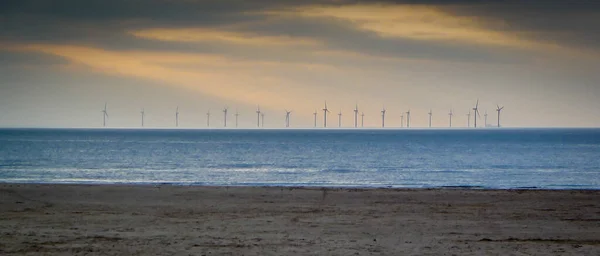 Plaża Morska Farma Wiatrowa Morzu Irlandzkim Widok New Brighton Pobliżu — Zdjęcie stockowe