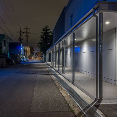 Apartman dairesinin gece görüşü. Kanazawa, Japonya