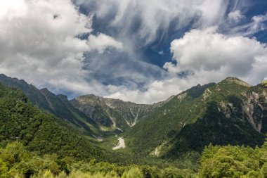 Dağlar ve vadiler, Kamikochi, Japonya
