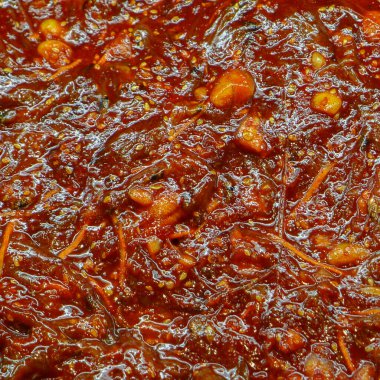 Kimchi, tuzlanmış ve mayalanmış sebzelerden yapılan geleneksel Kore mezesi..