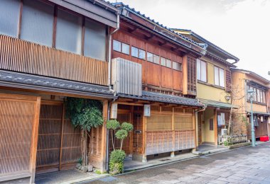 Nishi chaya geleneksel çay evi ve geyşa bölgesindeki çay evleri, Kanazawa, Ishikawa Bölgesi, Batı, Japonya.