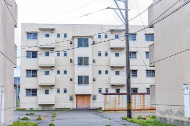 Terk edilmiş apartman, Kanazawa, Japonya.