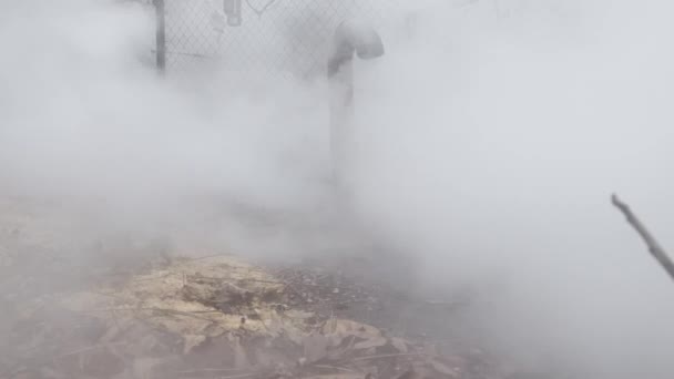Niebla Gruesa Humo Del Fuego Vapor Vapor Eleva Desde Suelo — Vídeo de stock