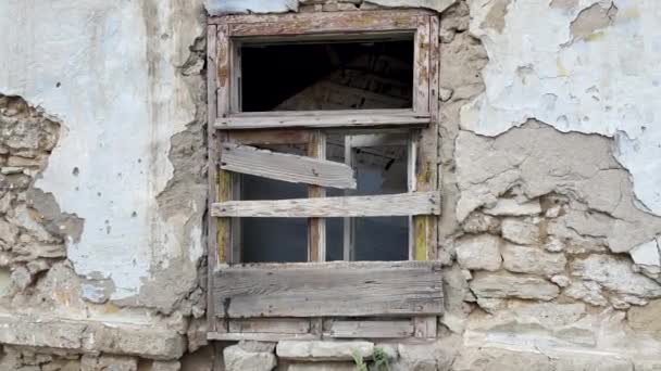 Window Glass Boarded Boards Old Decaying House White Wall — Stock Video