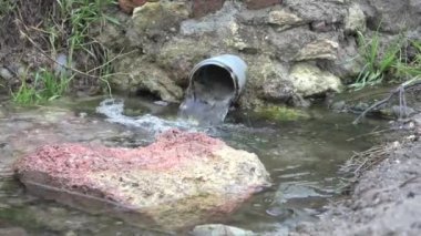 Pis su borusu temiz akışı gider