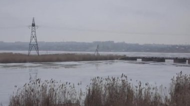 Pontoon bridge sis Nehri üzerinde kış