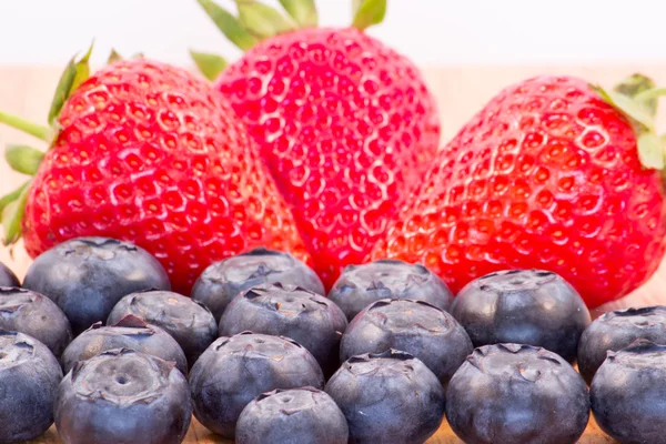 çilek ve böğürtlen