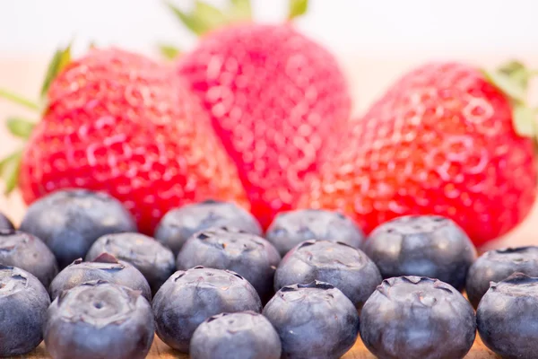 çilek ve böğürtlen