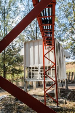 Saha aydınlatması metal yapı telekomünikasyon kule mavi s