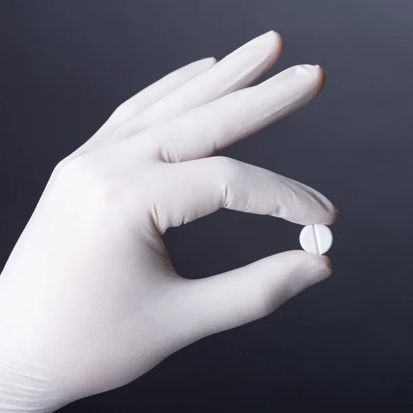 Hand with pill — Stock Photo, Image