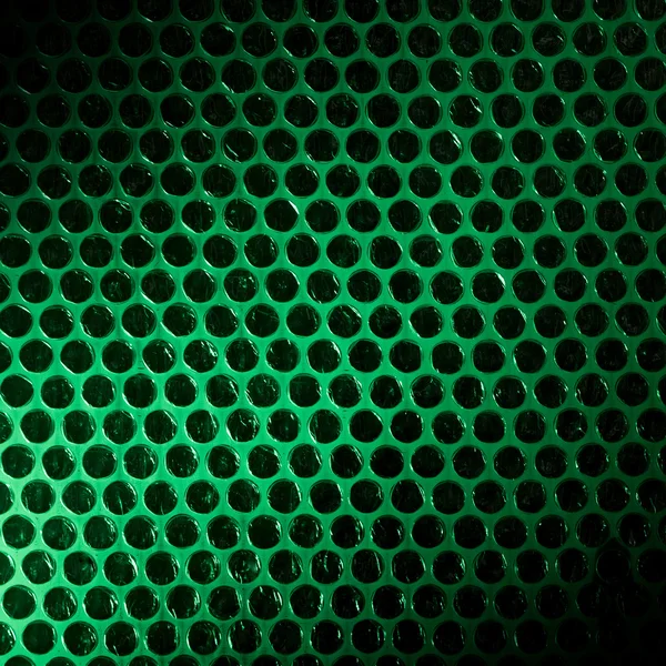 Пузырьковая обертка освещается зеленым светом — стоковое фото