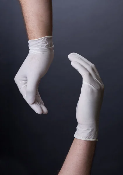 Manos masculinas en guantes de látex —  Fotos de Stock