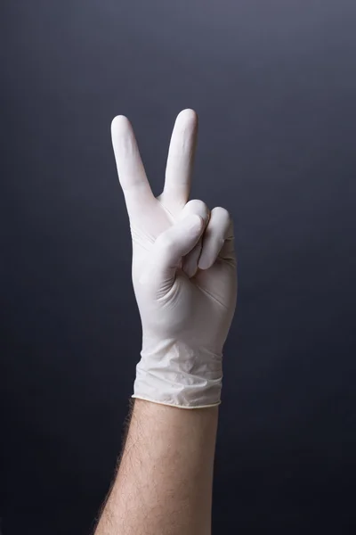 Manlig hand i latex handske — Stockfoto